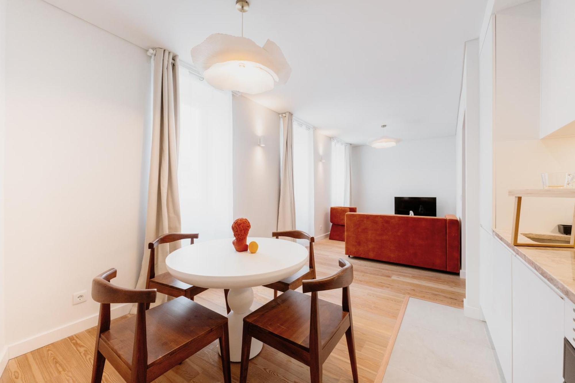 Mary Orange - No 236 1e - Sophisticated Two-bedroom Getaway Apartment
